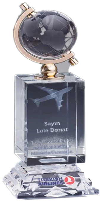 Nur Plaket İçine lazerle uçak işlenmiş kristal küp ve dünya küresi